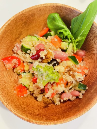 夏野菜とビーンズ♡キヌアの地中海風サラダの写真