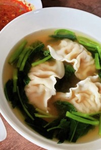 空芯菜と冷凍餃子のスープ