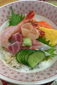 ぷりぷり海鮮丼〜♪