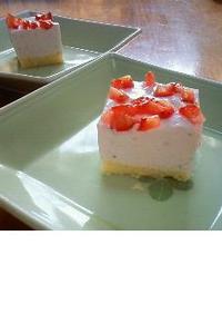 水切りヨーグルト☆苺のレアチーズケーキ
