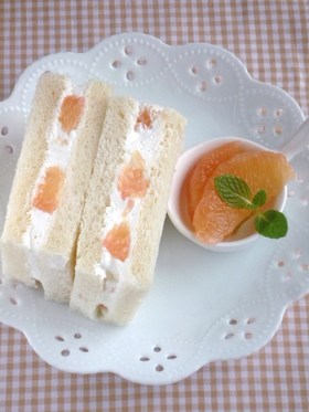 蜂蜜漬けグレープフルーツのクリームサンド