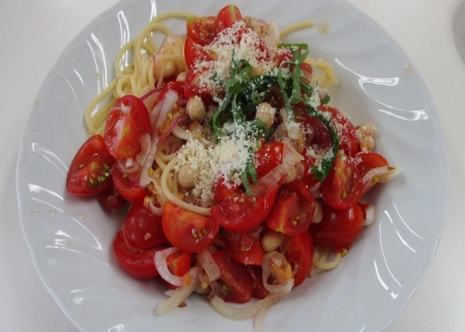 トマトとたまねぎ、大豆のカッペリーニ