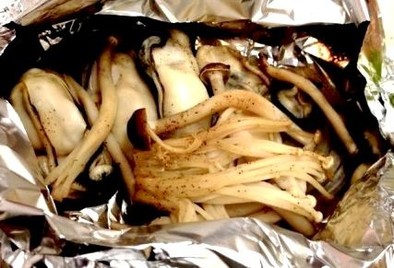 長寿牡蠣とキノコのホイル焼の写真