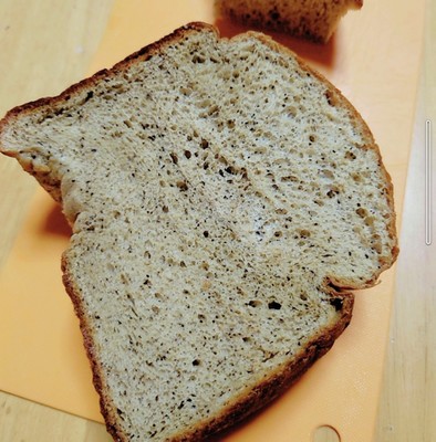 ホームベーカリーでふすまパンの食パンの写真