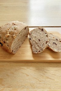 クルミ&レーズン&カボチャ種のライ麦パン
