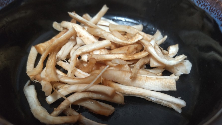 簡単美味・椎茸の軸のバター醤油和えの画像