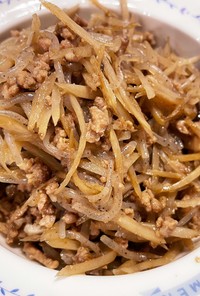 豚ひき肉と椎茸、糸蒟蒻のきんぴらごぼう