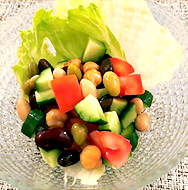 自宅で作る簡単地中海食！豆サラダの画像