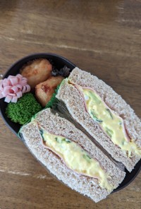 JK☆全粒粉パンたまごサンドイッチ弁当♪