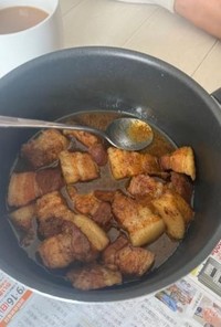 甘いこってりベトナム風の豚角煮