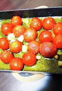 卵焼き器で熱々プチトマトのアヒージョ
