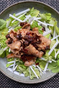 豚バラとセロリ菜の椎茸醤サラダ