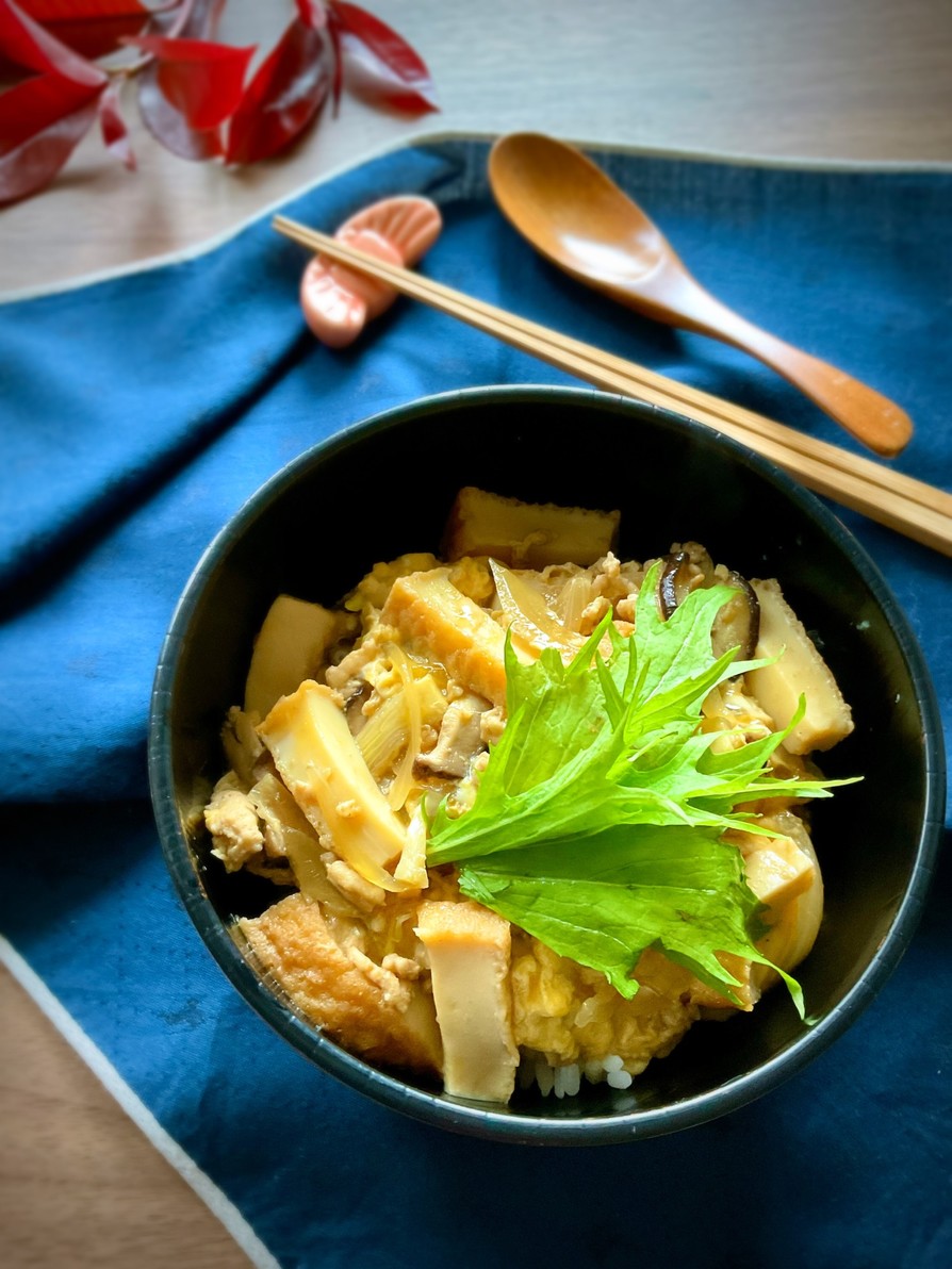 鶏ひき肉と絹厚揚げde親子丼の画像