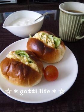 ロールパン卵サンド