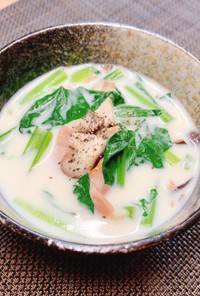 小松菜と椎茸の豆乳スープ