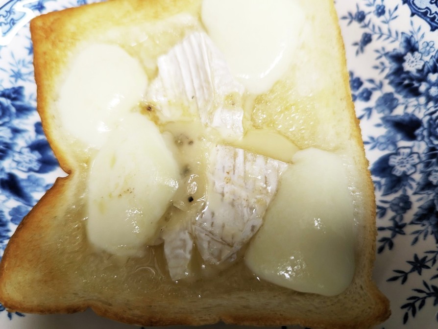 2種類の、チーズハニートーストの画像