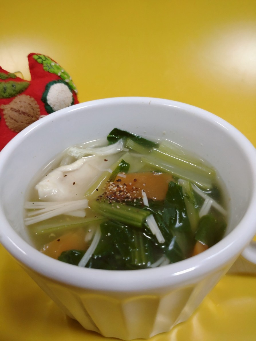 小松菜と餃子のスープの画像
