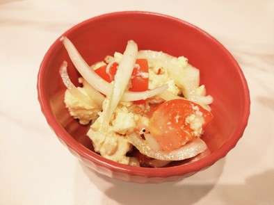 玉ねぎとトマトと豆腐のマリネ風サラダの写真