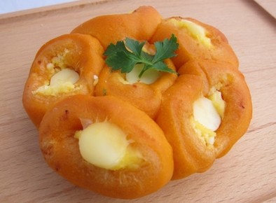 トマトパンのエッグチーズロールの写真