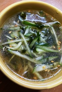 オイネングッ　韓国の冷たい胡瓜のスープ