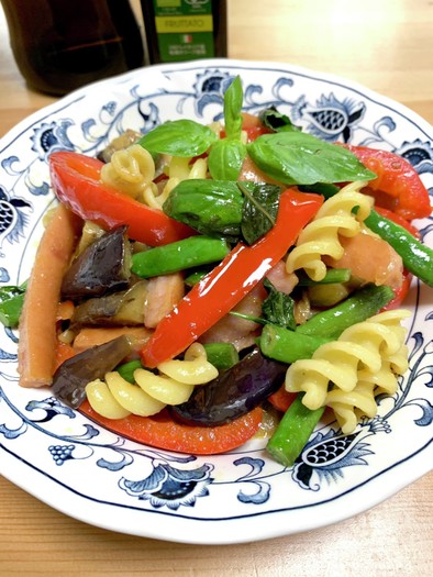 マカロニと野菜のガーリックオイル炒めの写真