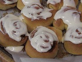 クリームチーズフロスティングのかぼちゃのシナモンロールのレシピ