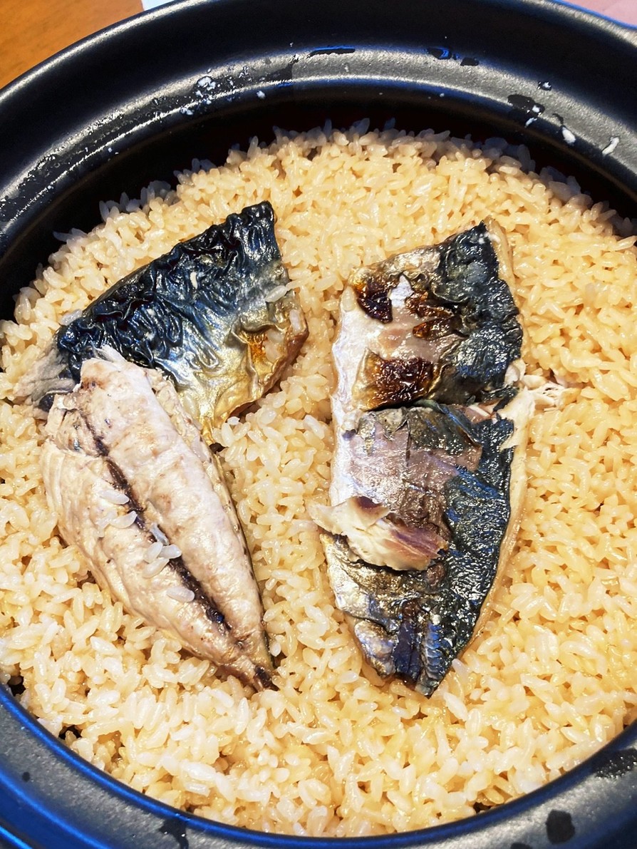 鯖と鯵　土鍋　炊き込みご飯の画像