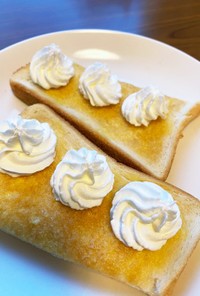 塩バター&ホイップクリームのトースト♡