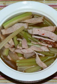 セロリとハムのピリ辛中華スープ煮