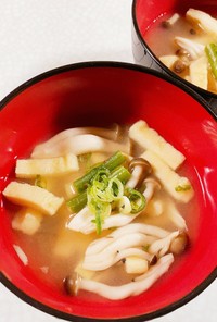 三度豆としめじと油揚げのみそ汁