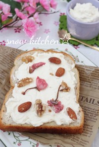 桜の香りのレアチーズクリームパン