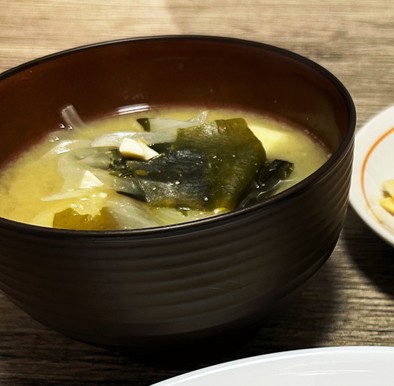 【2人用】豆腐とわかめの味噌汁の写真
