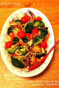 夏野菜とイカのシンプルで食べやすい炒め物