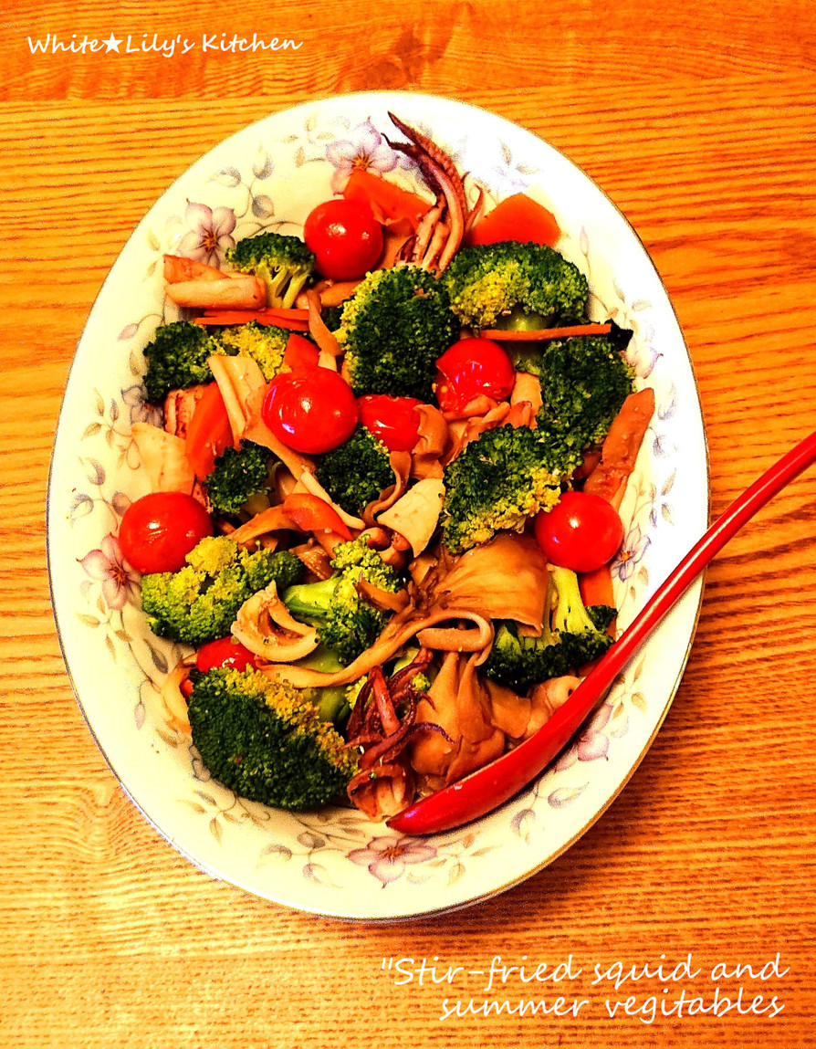 夏野菜とイカのシンプルで食べやすい炒め物の画像