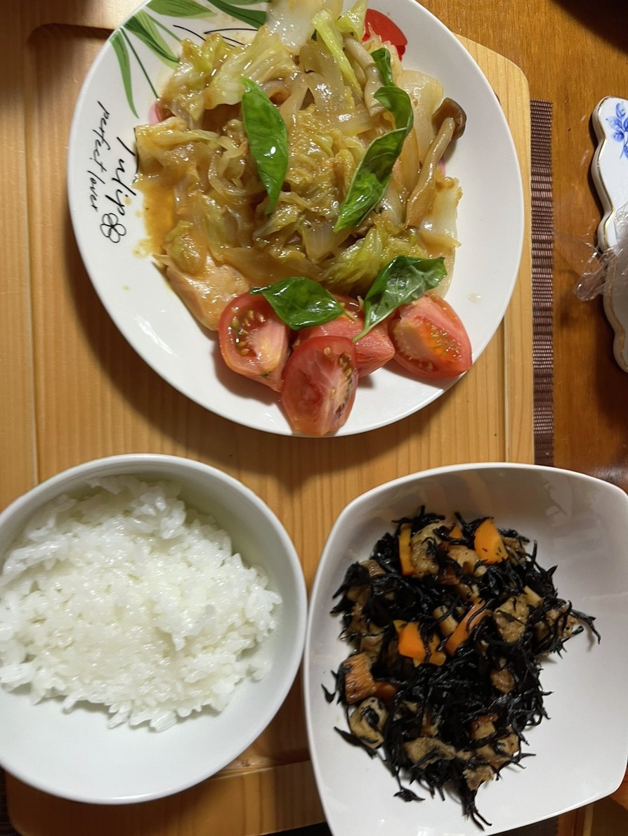 鮭ちゃんちゃん焼き，ひじき、トマトバジルの画像