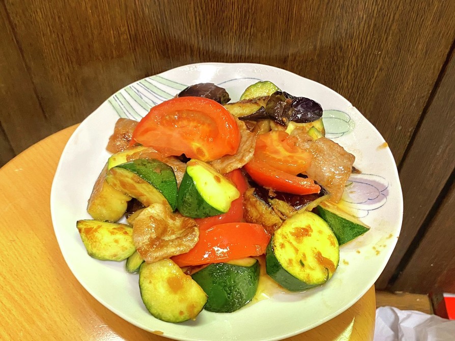 夏野菜と豚バラ肉の梅肉炒めの画像