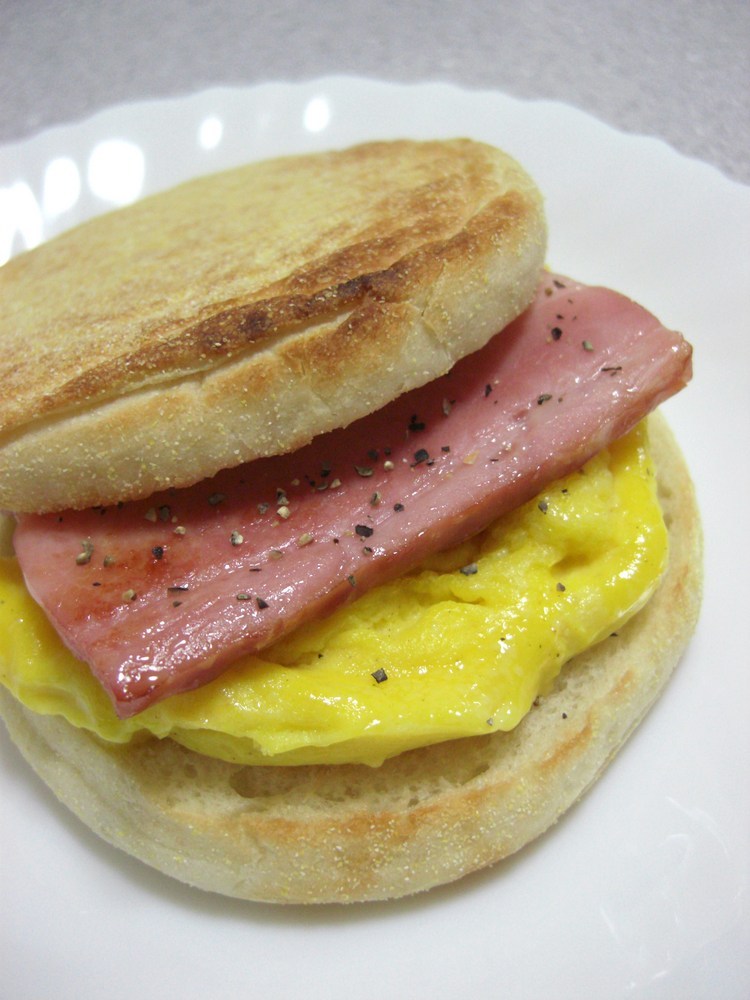 朝食に☆カルボナーラ味のマフィンサンド♪の画像
