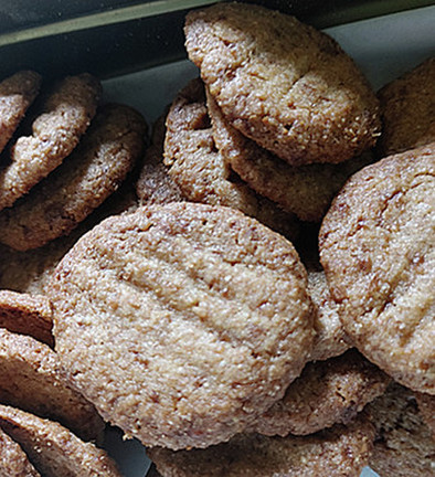 黒糖とキビ糖で全粒粉クッキーの写真