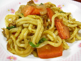 スパイシーなカレー焼きうどん
