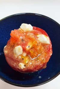 丸ごとトマトのカプレーゼ風サラダ
