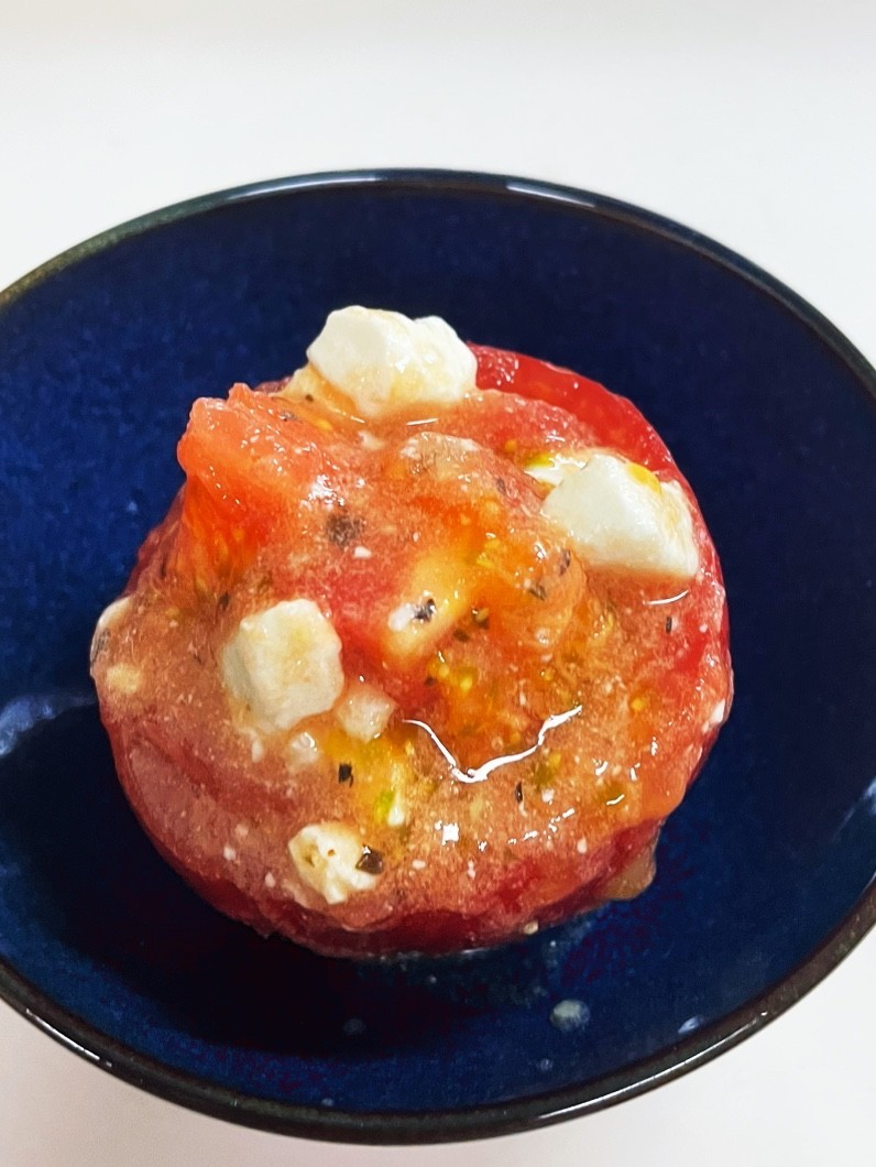 丸ごとトマトのカプレーゼ風サラダの画像