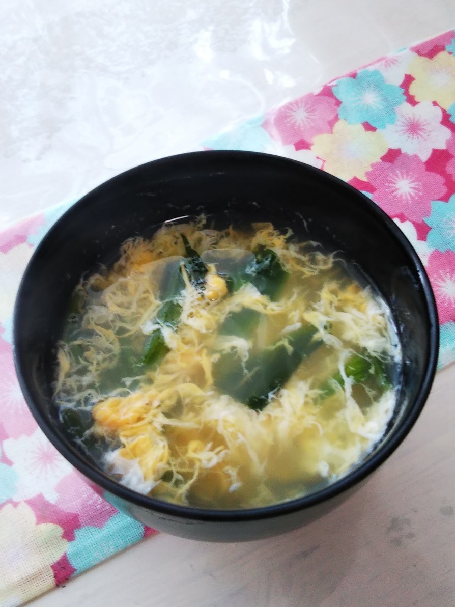 ホウレン草と卵のスープの画像