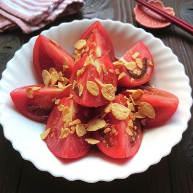 トマトの中華風ガーリックサラダの写真