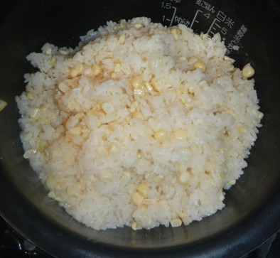 だし醤油で炊く‥「ホワイトコーンご飯」の写真