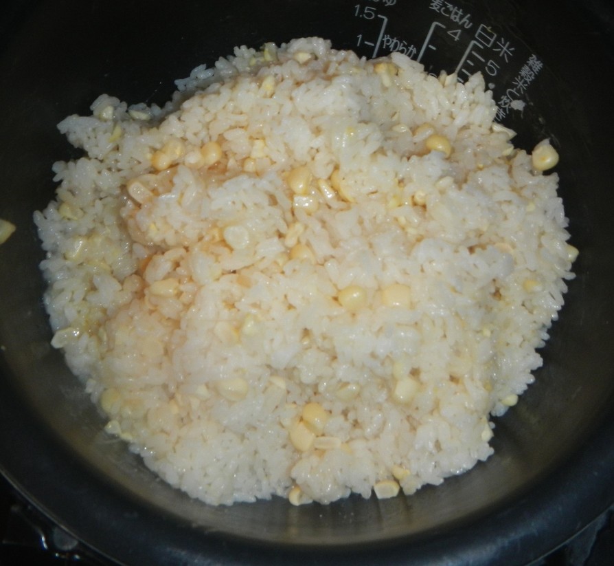 だし醤油で炊く‥「ホワイトコーンご飯」の画像