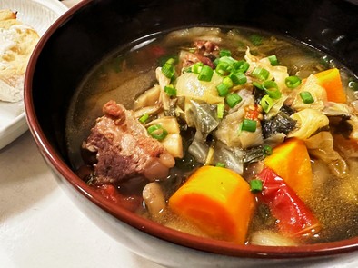 簡単圧力鍋☆豚軟骨の野菜スープの写真