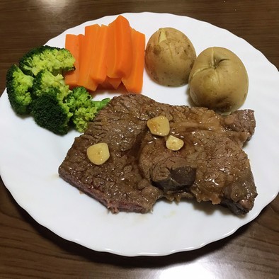 牛肉のガーリックステーキの写真