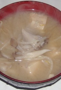 舞茸＆もやし＆高野豆腐の味噌汁