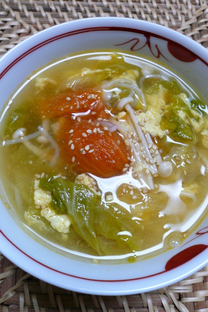 トマトとレタスの中華スープの画像