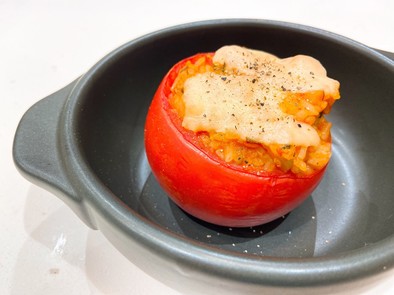 トマトの器で　トマトソースのドリアの写真